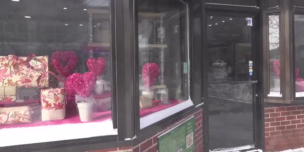 Valentine’s Day Shopping Hampered By Thursday’s Storm Valentine’s Day Shopping Hampered By Thursday’s Storm